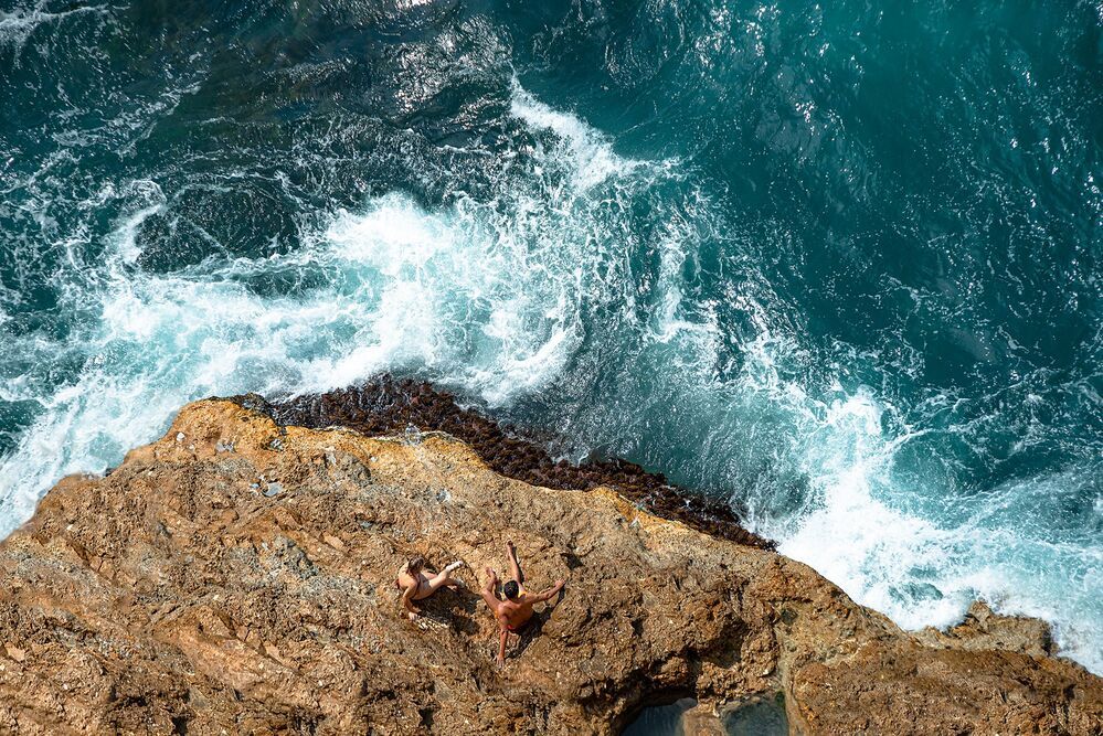 Волна и камень