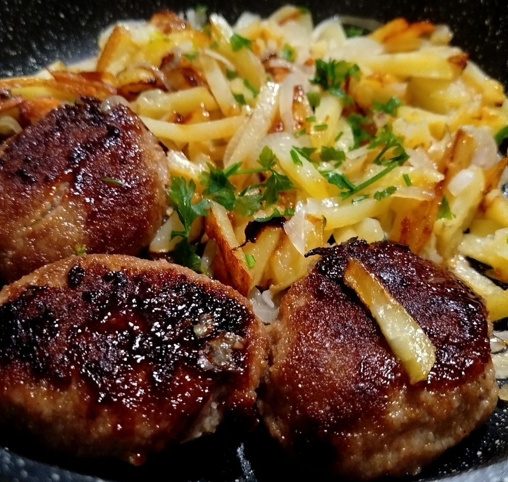 Котлетки с картошечкой?