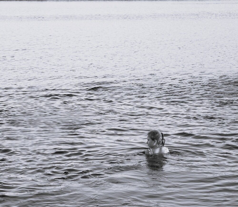 THE ARCTIK. The girl in the water.