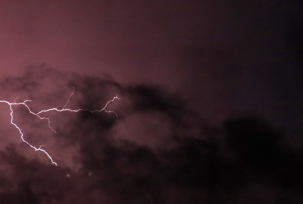 Rayo sobre la nube