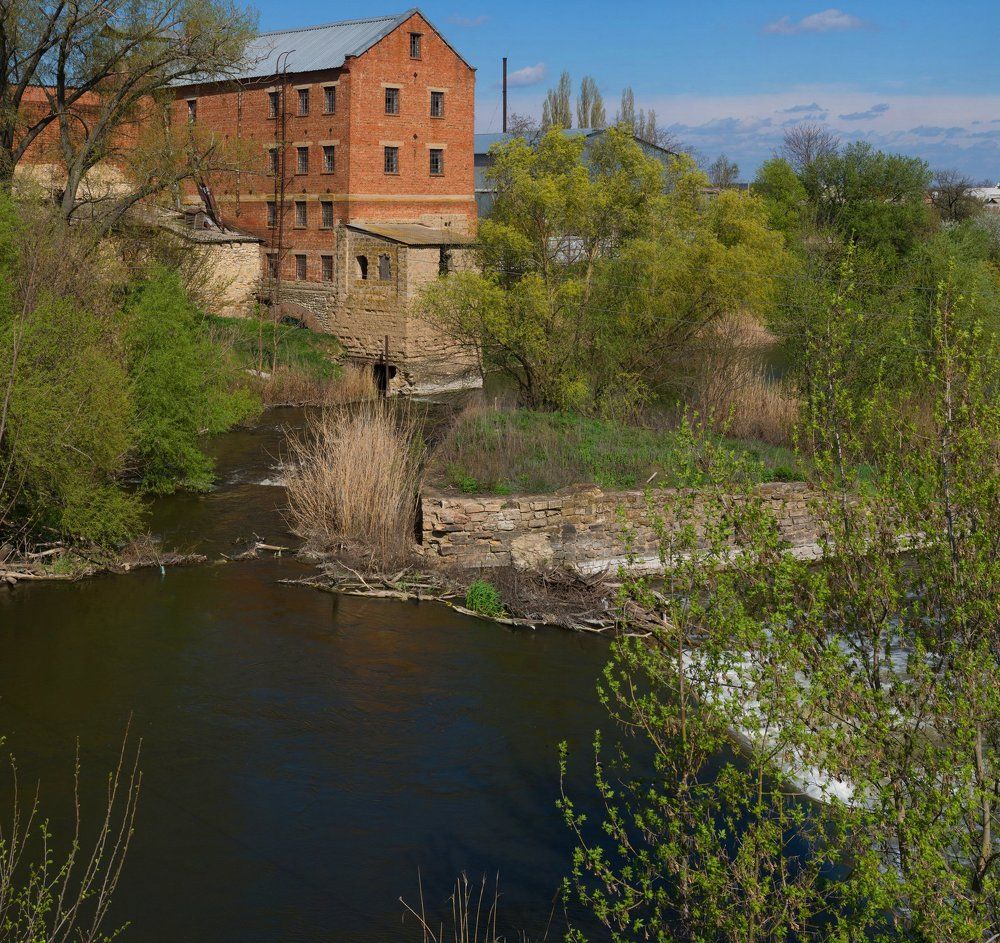 Старая водяная мельница в селе Ряженое