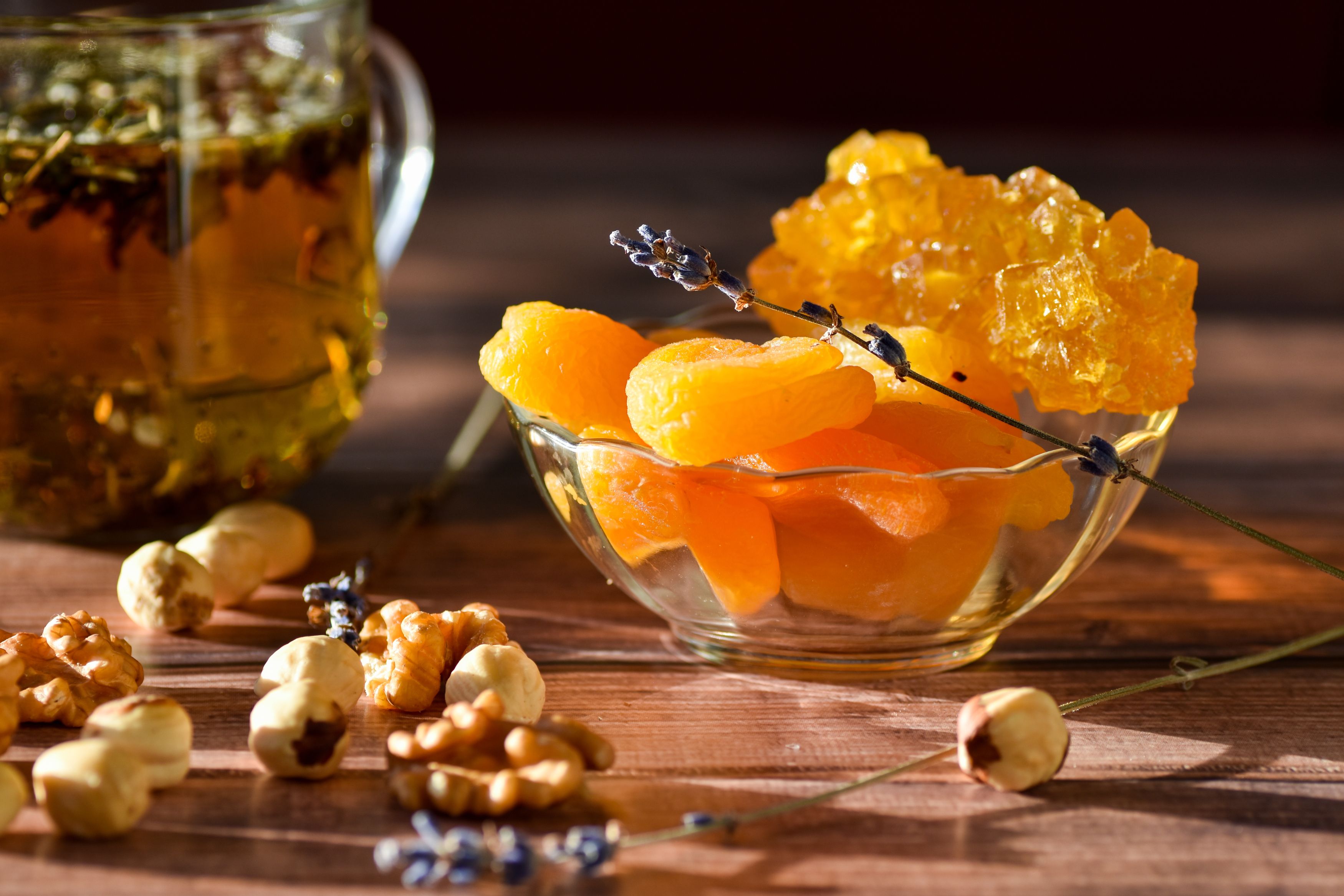 Яркая и красивая польза на столе.