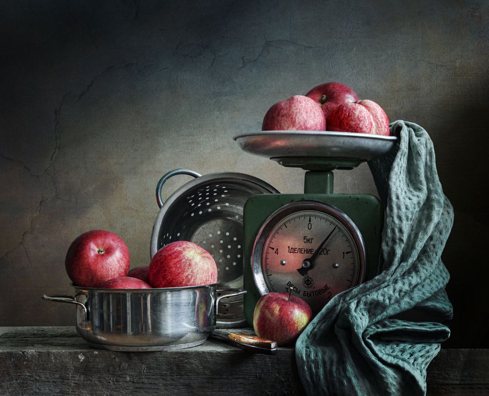 Красные яблоки