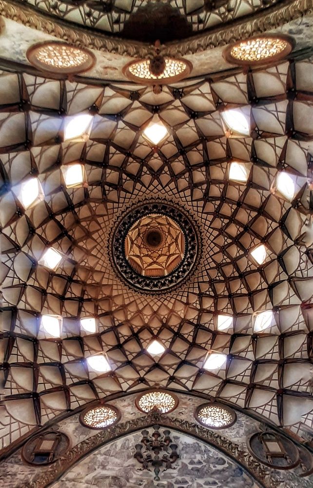 The Ballet of Light and Geometry