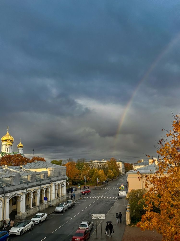 Фотография автора Дина Илющенко