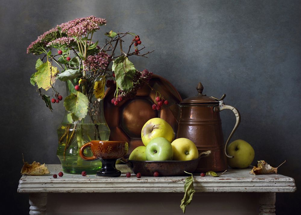 Осенний  с очитком и яблоками