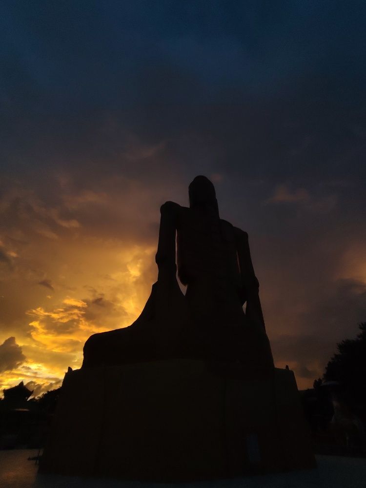 Фотография автора Bhone Myint Moo Moo