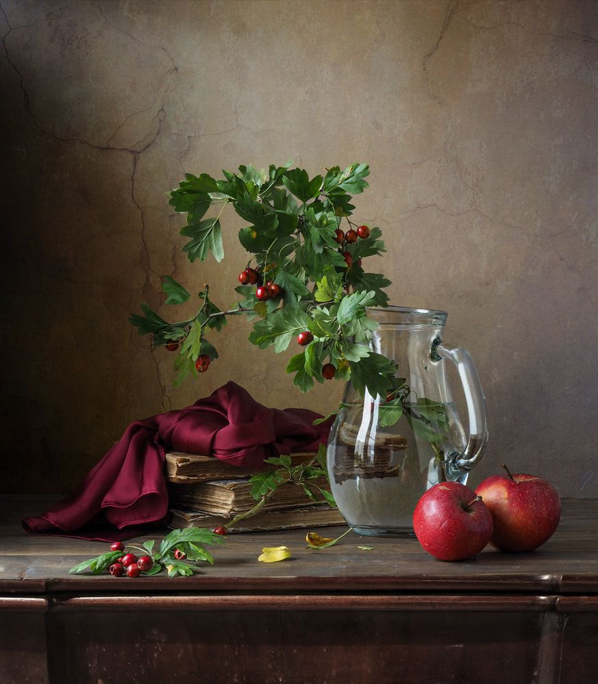 Натюрморт с боярышником