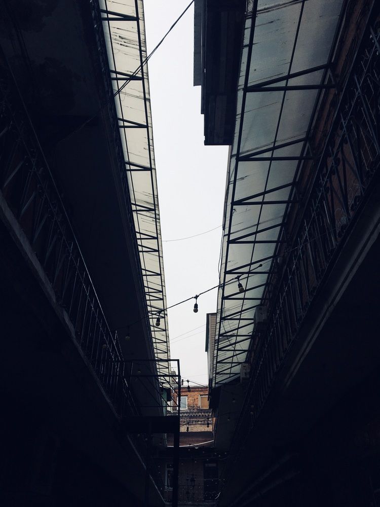 В недрах Миллионки. Айфон.