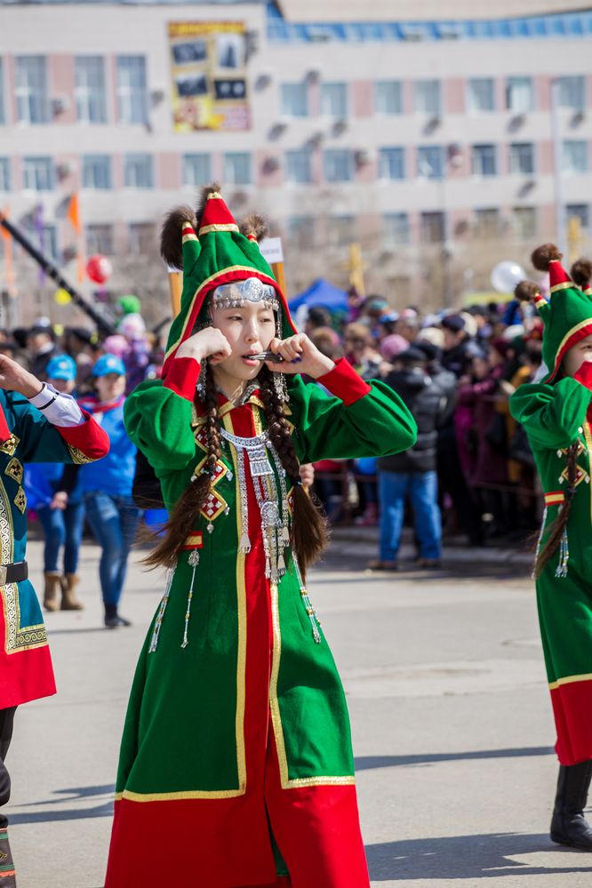 Девушка с хомусом.