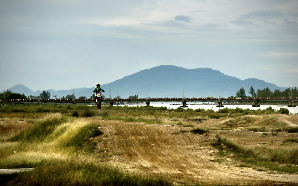 motorcycle racing in the wild