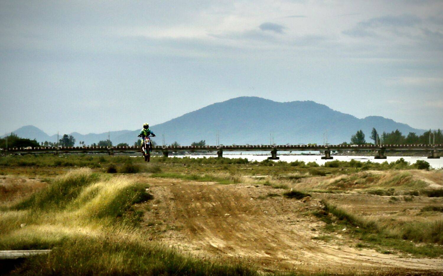 motorcycle racing in the wild