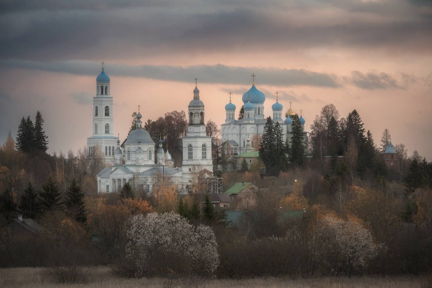 Cвет над обителью Cвет над обителью