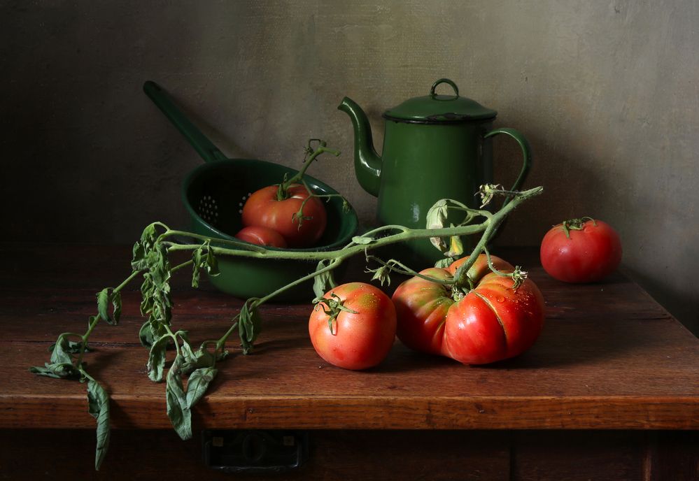 Томаты на ветке