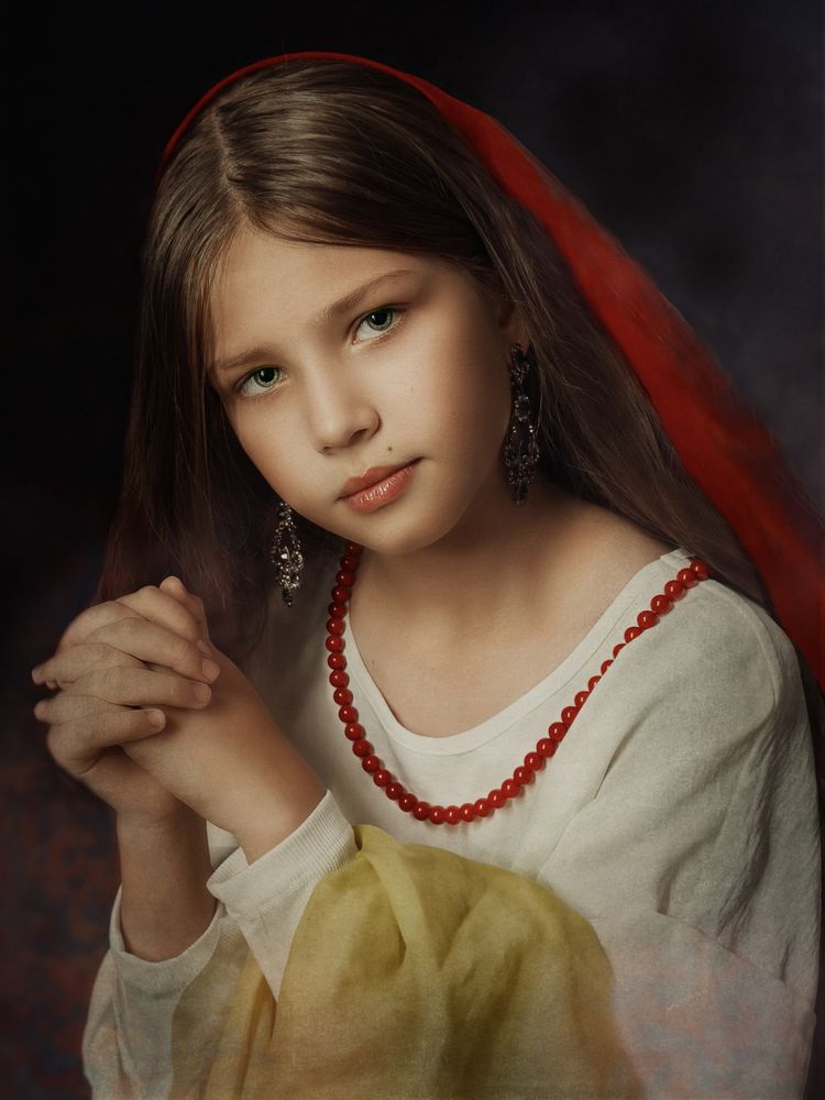 Девочка в красной шали