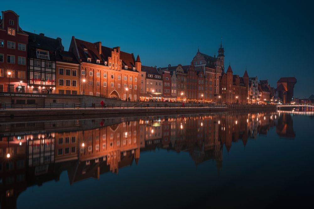 Gdańsk riverside at night