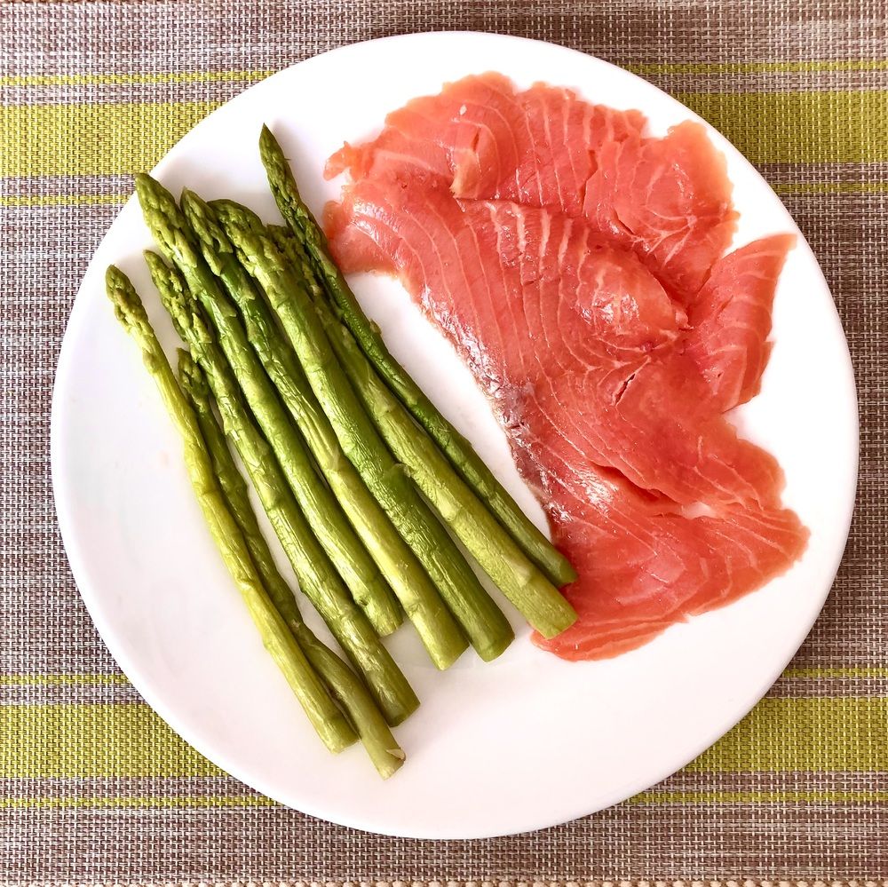 Лосось и спаржа