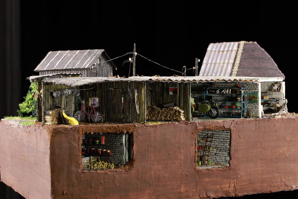 Подсобки и гаражи