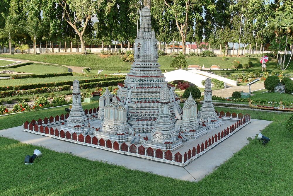 Макет храма Ват Арун.