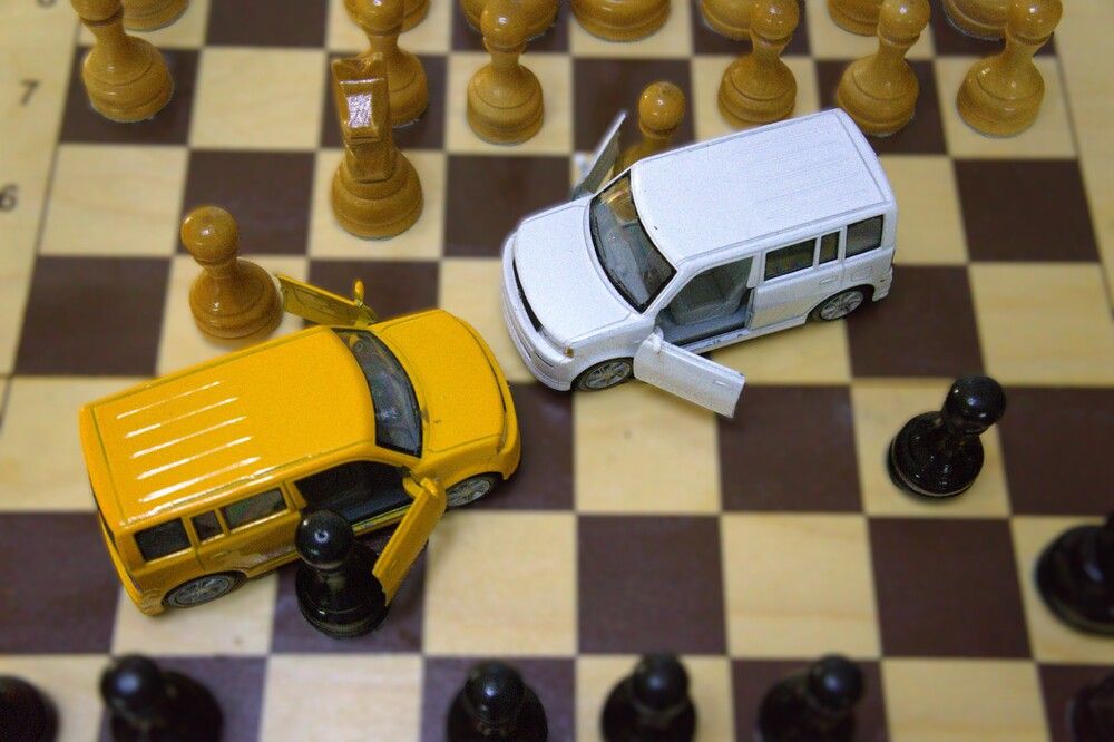 Chess players and car incidents