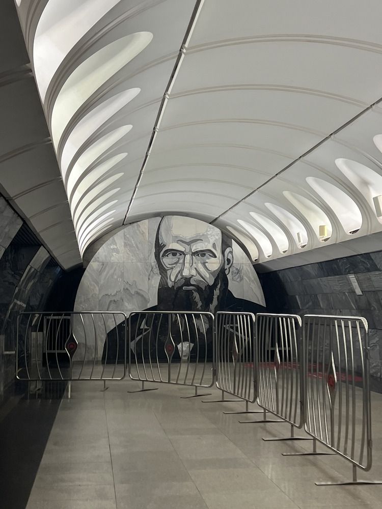 Достоевский в метро