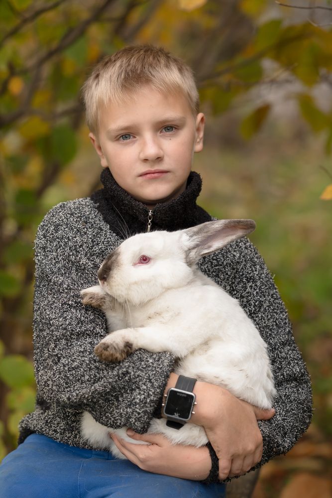 Славик с кроликом
