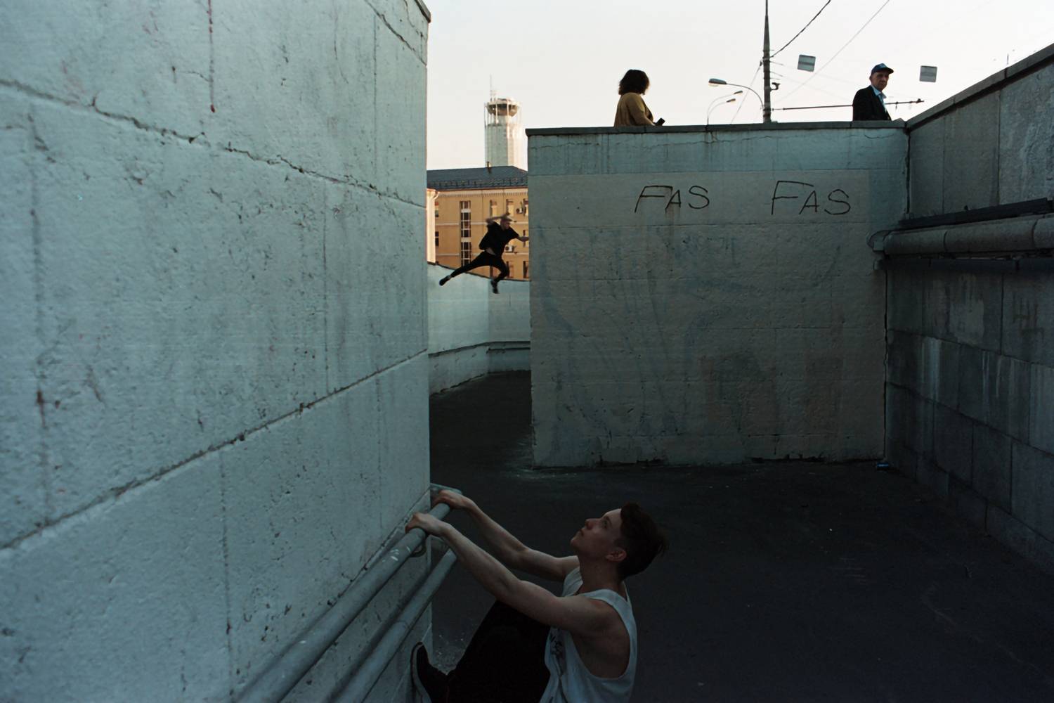 Сцена в переходе Сцена в переходе