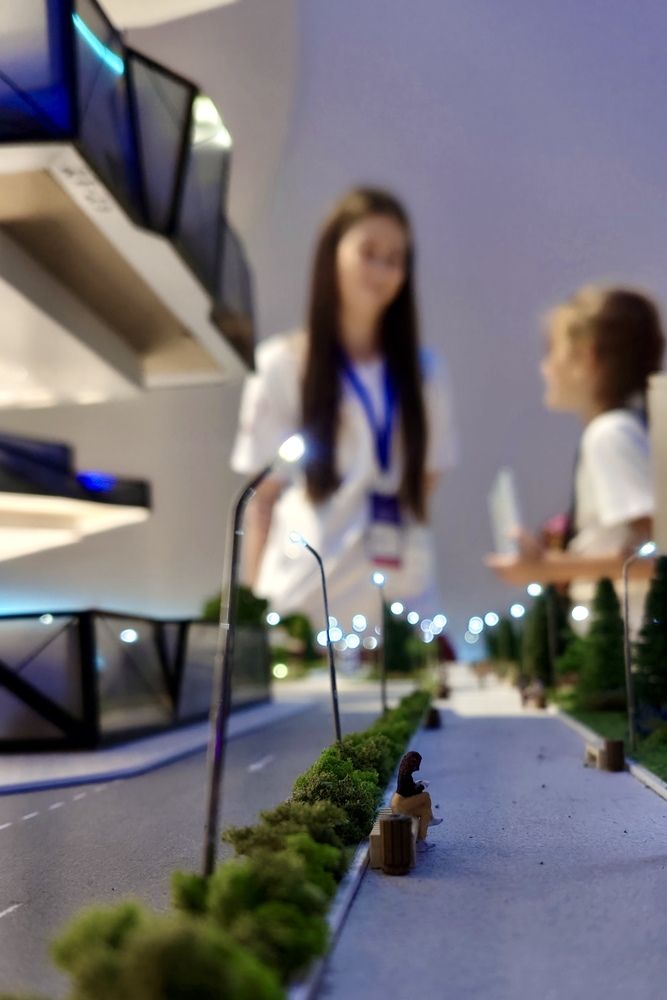 Большие люди маленький мир