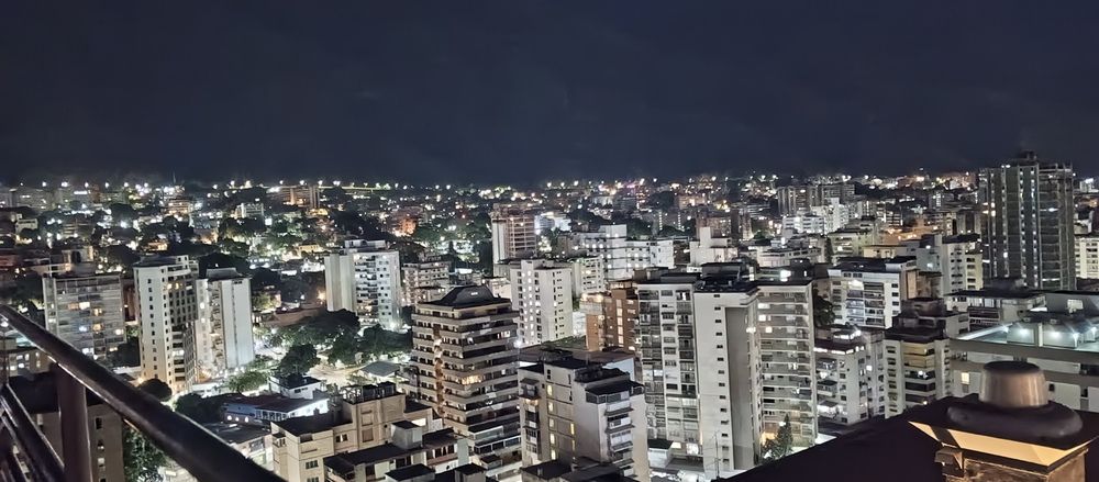 Vista desde las alturas de una hermosa cuidad