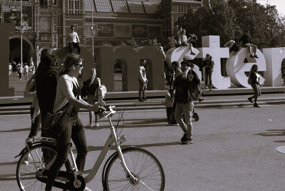 На улице Амстердама