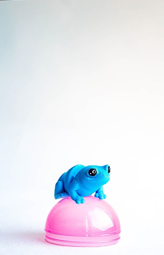 Девочка на шаре