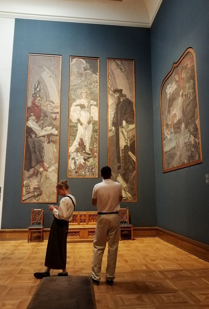 В Третьяковской галерее. Триптих\"Фауст\". Сбоку панно \"Полет Фауста с Мефистофелем\". \".