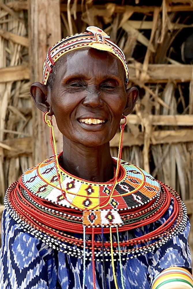 Women from El Molo tribe