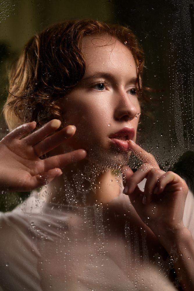 Behind the glass/За стеклом