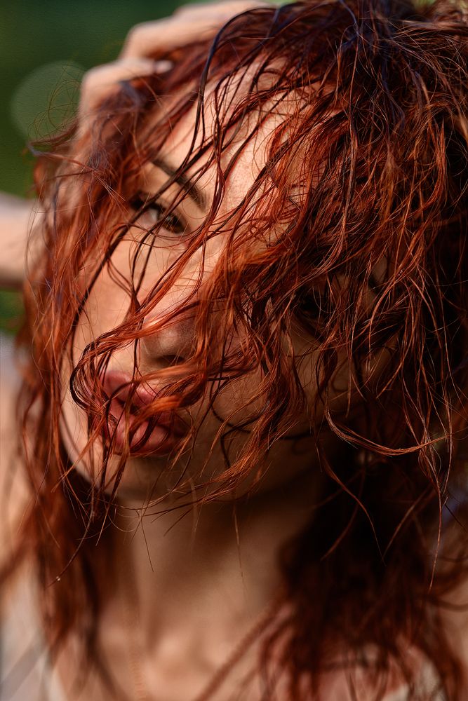 Looking through wet hair/Взгляд сквозь мокрые волосы