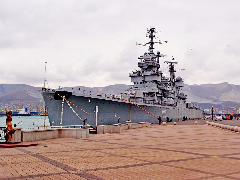 Крейсер Михаил Кутузов.