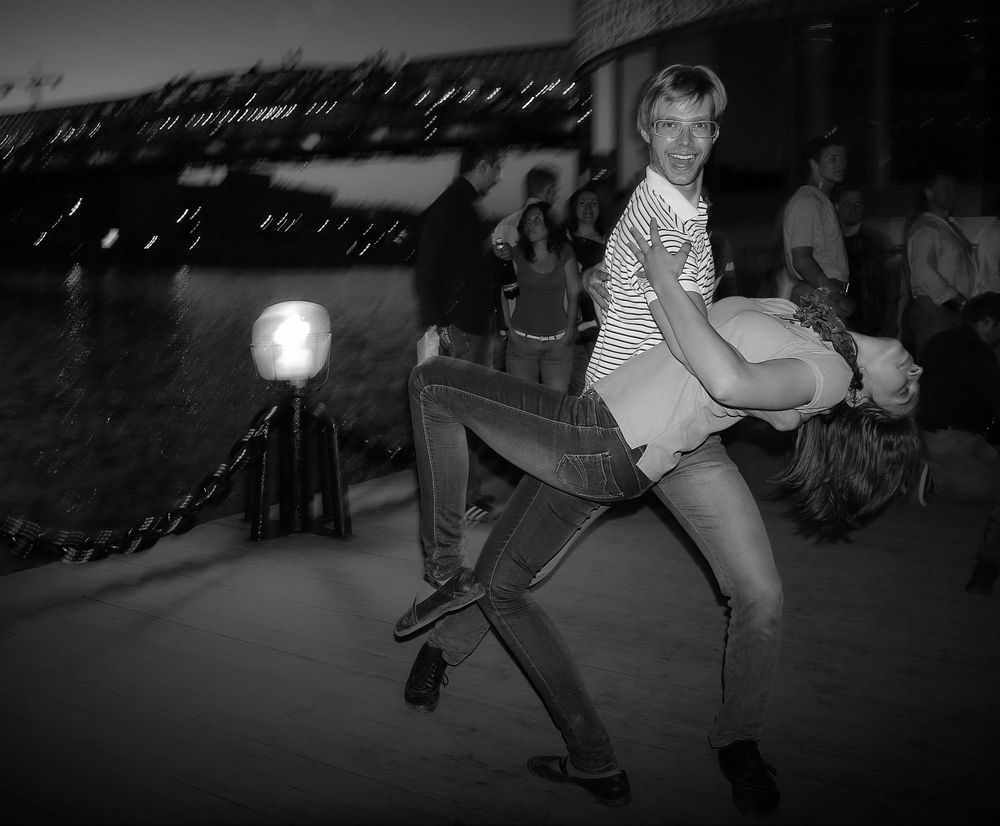 Москва, танцы в парке Горького.