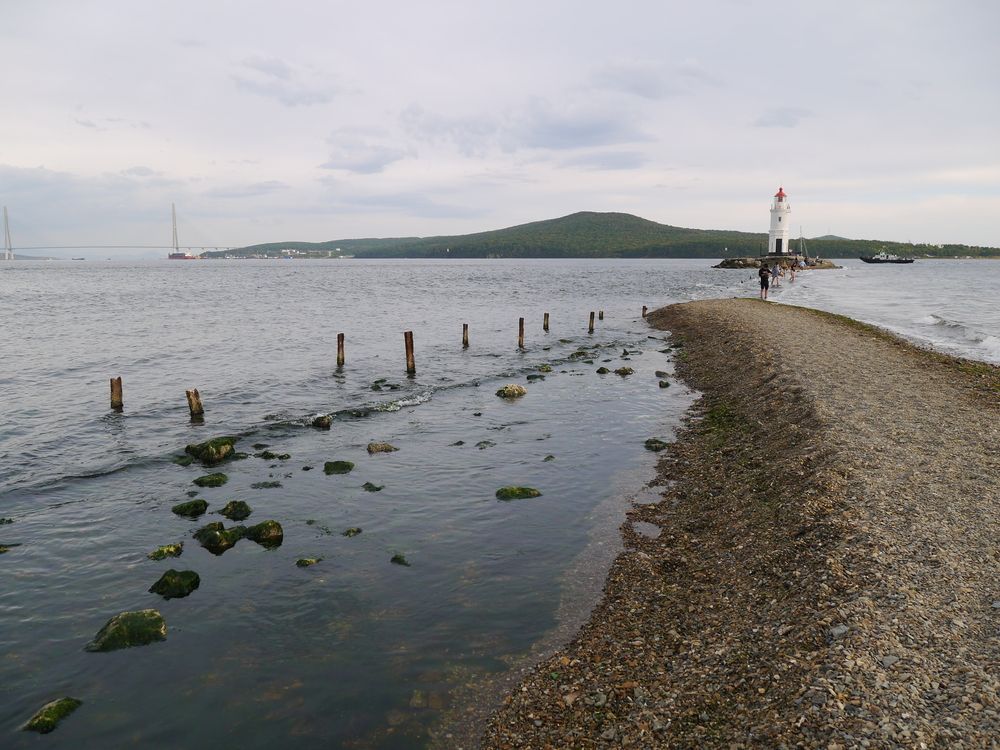 По залитой косе к Маяку.