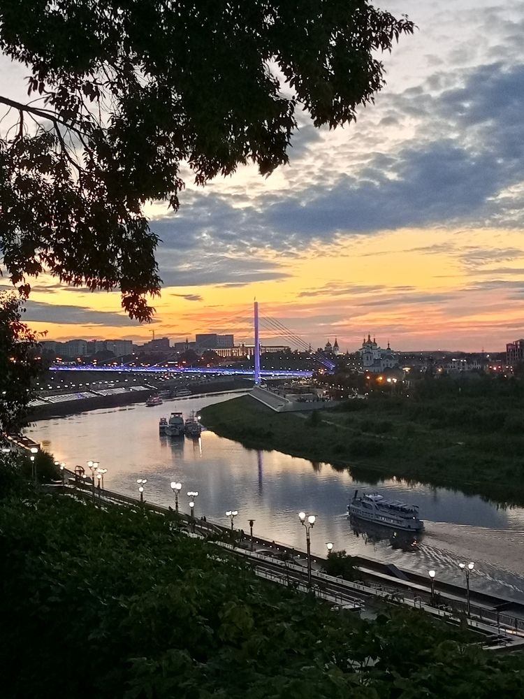 Летний вечер в Тюмени. Мост влюбленных