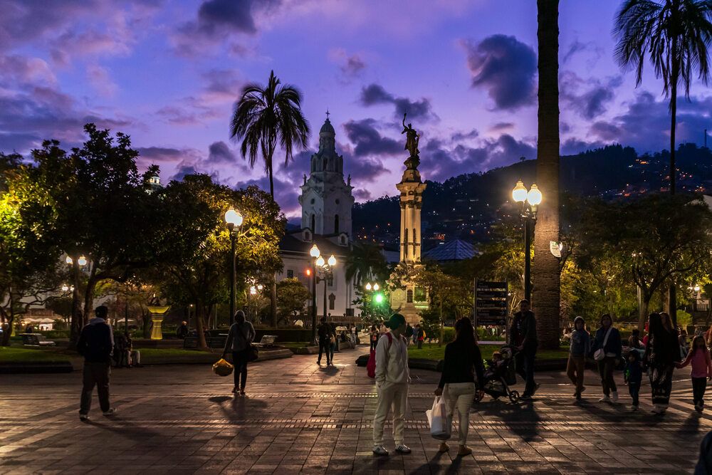 Anochecer en la plaza de la Independencia
