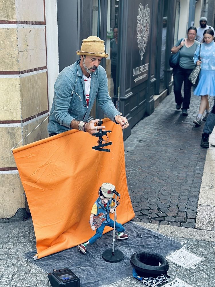 Уличный музыкант