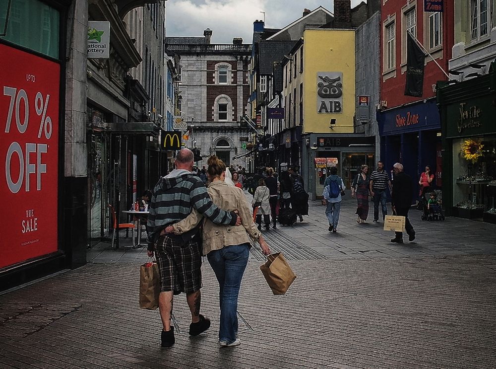 С распродажи...