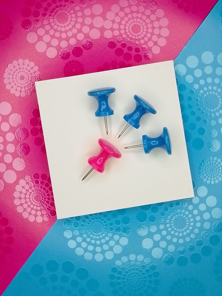 Яркие кнопки и абстракт.