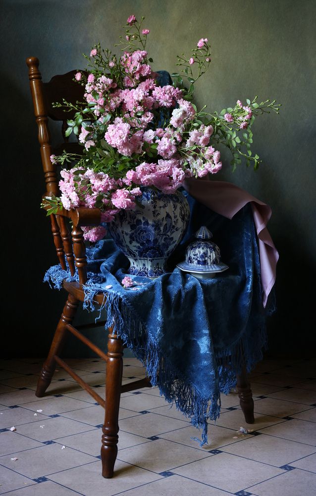 Розы в вазе