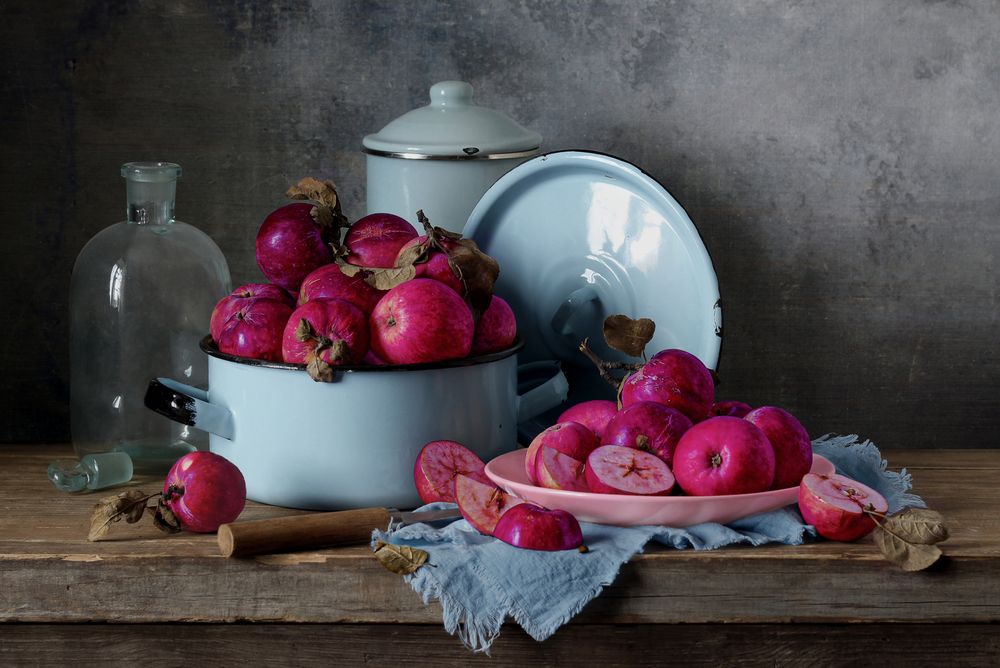 Розовые яблочки в голубой кастрюле!