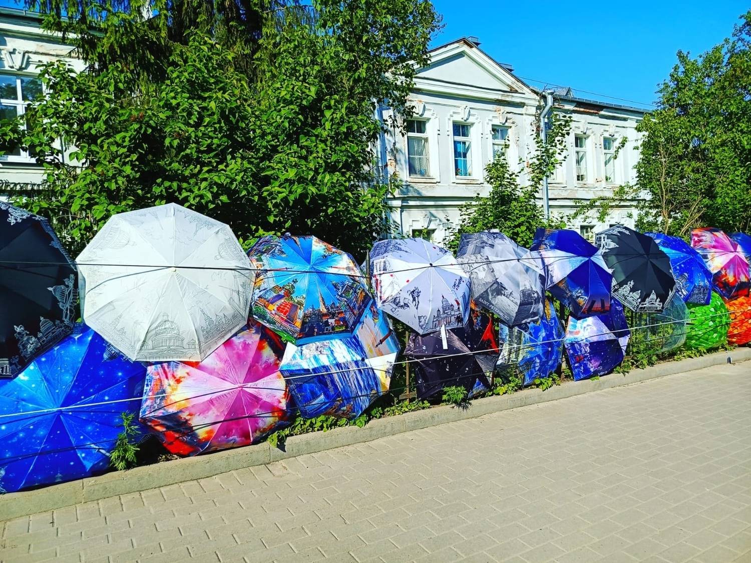 Один из важных атрибутов петербуржцев и гостей, не правда ли? города
