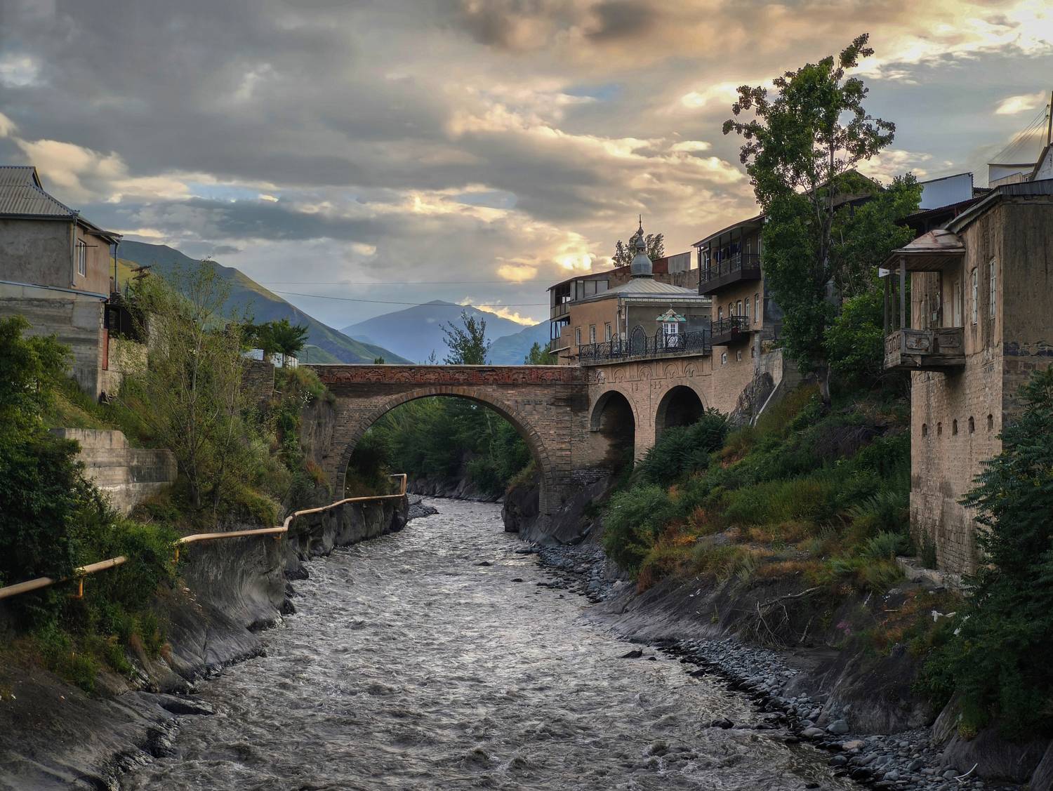 Вечер в селе Ахты. Вечер в селе Ахты.