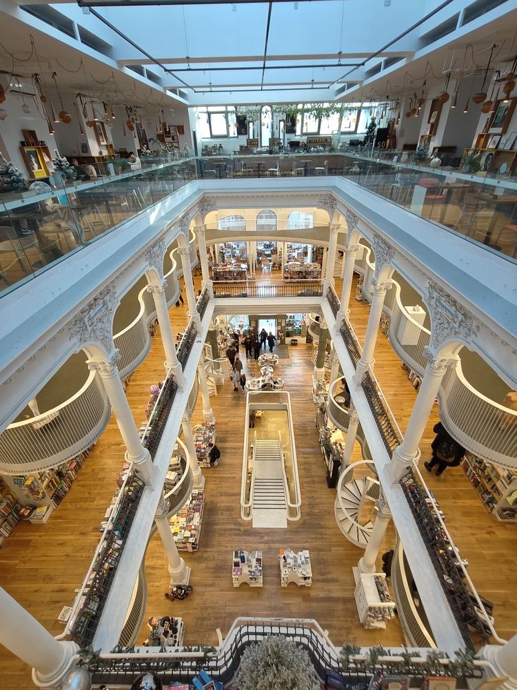 Книжный магазин в Бухаресте