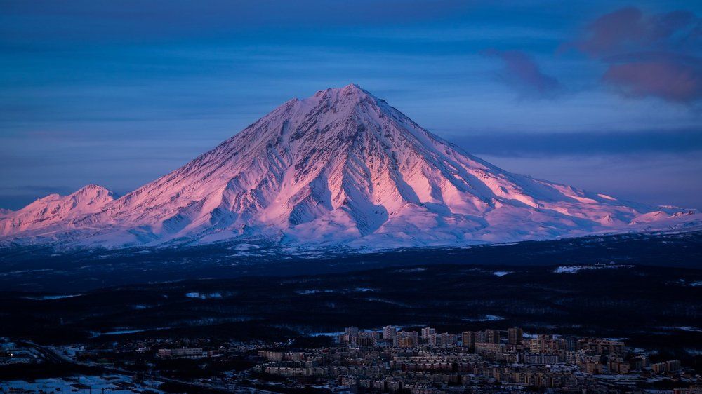 Корякский вулкан в закатном солнце
