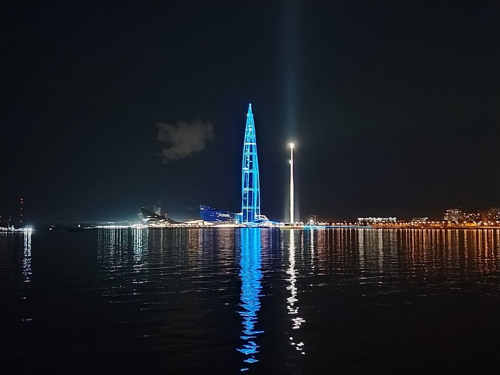 Отражение света на воде .